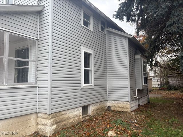 2286 6th Street SW, Akron, OH 44314