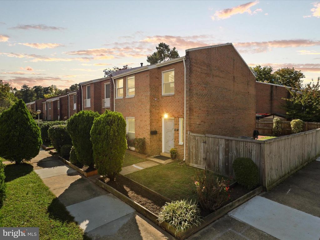 246 STEVENSON SQ N, Alexandria, VA 22304