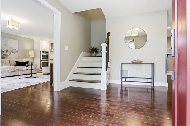 242 Pleasant St, Melrose, MA 02176