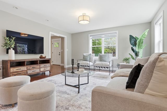 242 Pleasant St, Melrose, MA 02176
