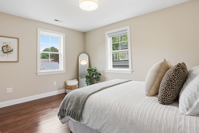 242 Pleasant St, Melrose, MA 02176