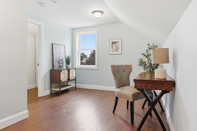 242 Pleasant St, Melrose, MA 02176
