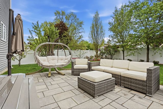 242 Pleasant St, Melrose, MA 02176