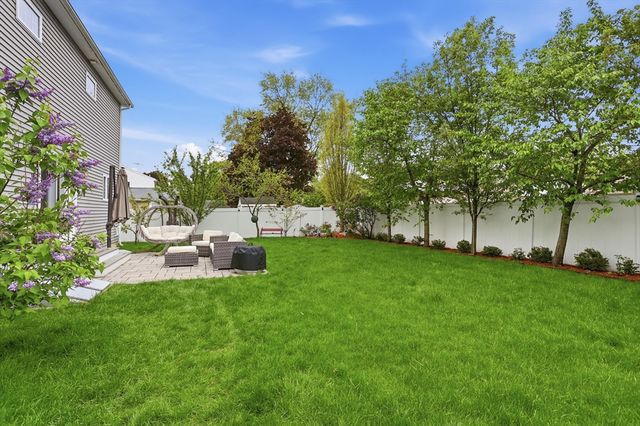242 Pleasant St, Melrose, MA 02176