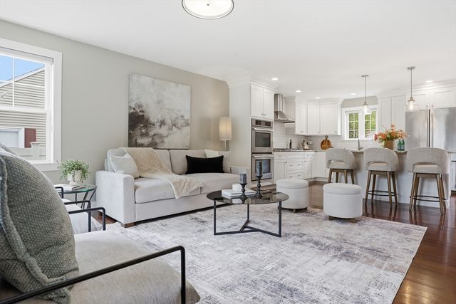 242 Pleasant St, Melrose, MA 02176