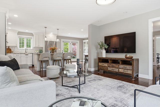 242 Pleasant St, Melrose, MA 02176