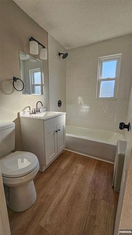 64 Hastings B, Rutherford, NJ 07070