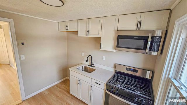 64 Hastings B, Rutherford, NJ 07070