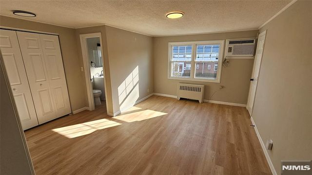 64 Hastings B, Rutherford, NJ 07070