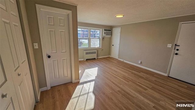 64 Hastings B, Rutherford, NJ 07070