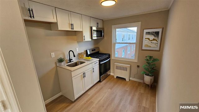 64 Hastings B, Rutherford, NJ 07070