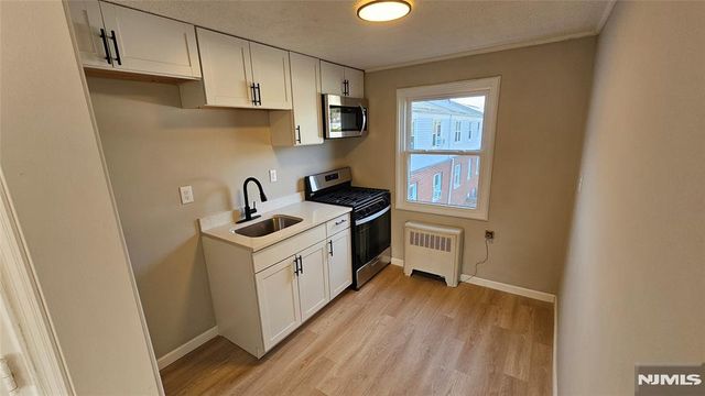 64 Hastings B, Rutherford, NJ 07070