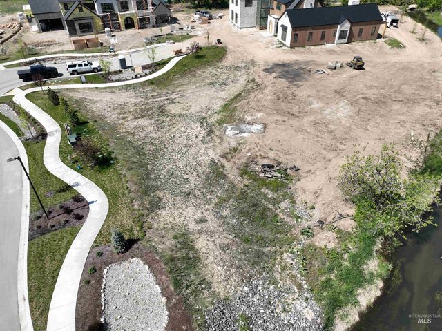 5828 W Acrewood, Eagle, ID 83616