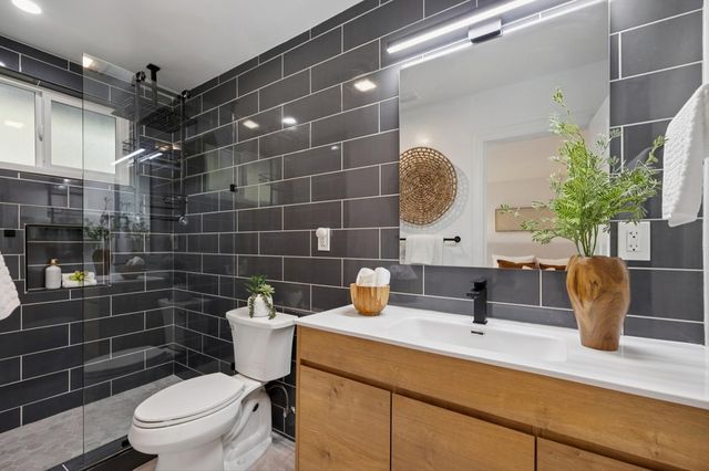 2566 Lancaster Rd, Hayward, CA 94542