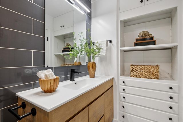 2566 Lancaster Rd, Hayward, CA 94542