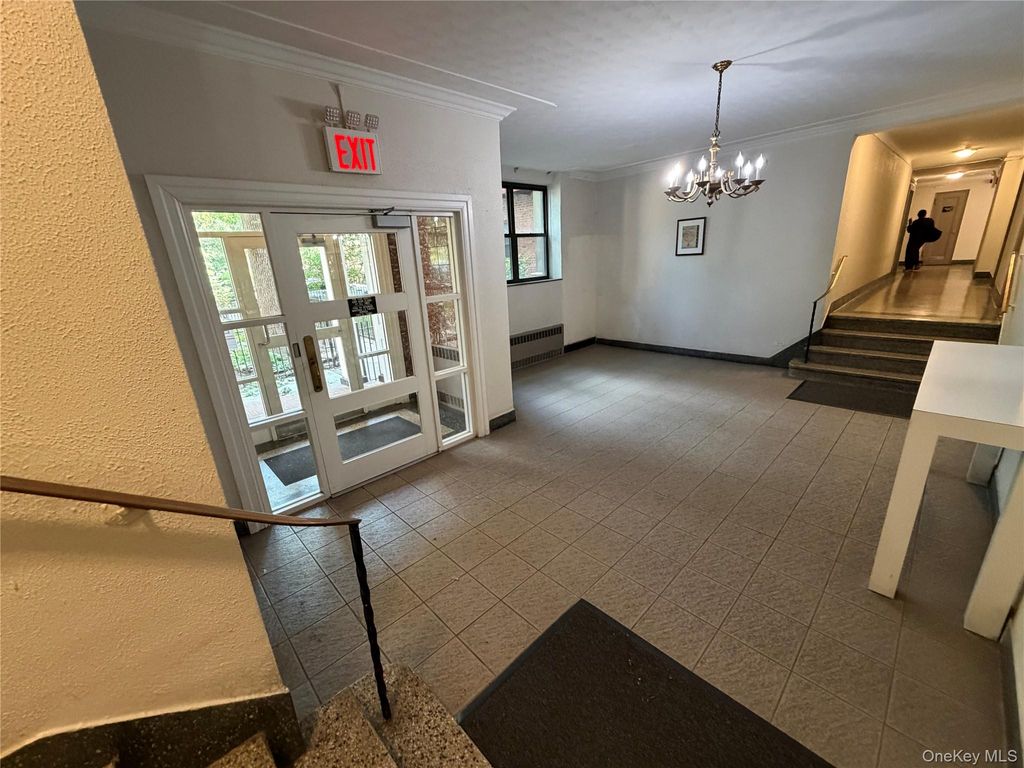 88-10 34 Avenue 6A, Jackson Heights, NY 11372 — photo 3