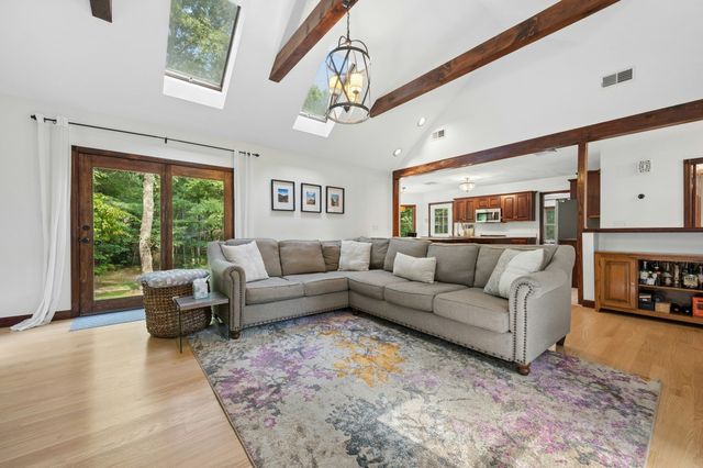 17 Panettieri Dr., Lakeville, MA 02347
