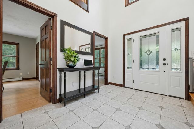 17 Panettieri Dr., Lakeville, MA 02347
