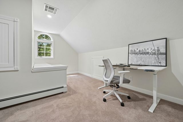 17 Panettieri Dr., Lakeville, MA 02347
