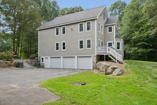 17 Panettieri Dr., Lakeville, MA 02347