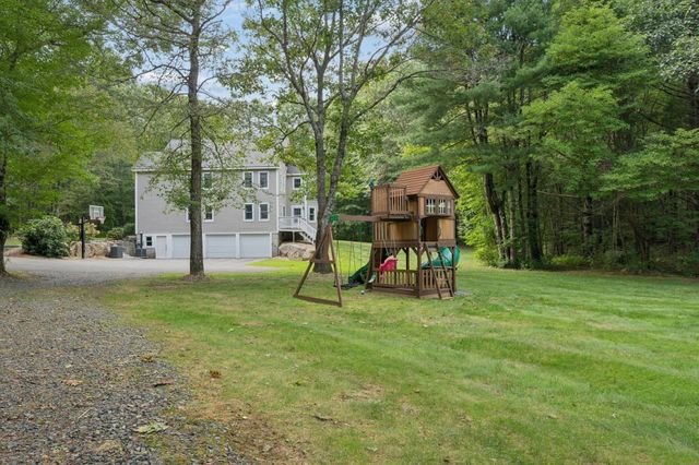 17 Panettieri Dr., Lakeville, MA 02347