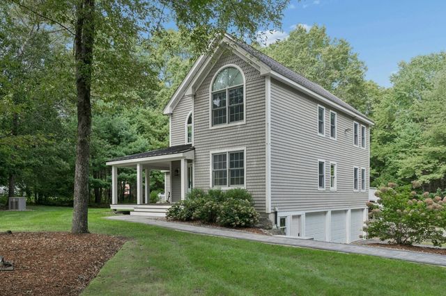 17 Panettieri Dr., Lakeville, MA 02347