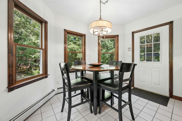 17 Panettieri Dr., Lakeville, MA 02347
