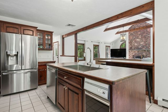 17 Panettieri Dr., Lakeville, MA 02347