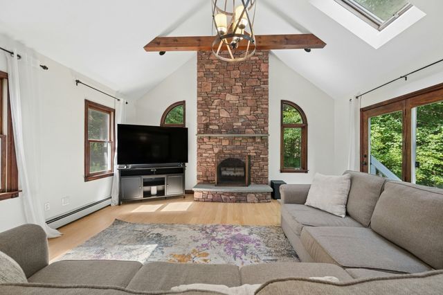 17 Panettieri Dr., Lakeville, MA 02347