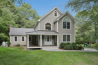 17 Panettieri Dr., Lakeville, MA 02347