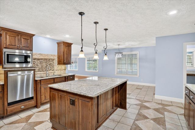 3245 W Brett Drive, Springfield, MO 65810