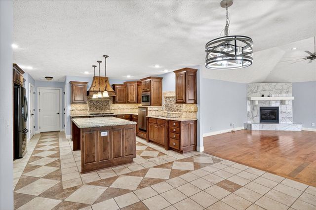 3245 W Brett Drive, Springfield, MO 65810