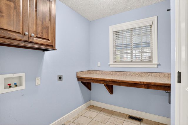 3245 W Brett Drive, Springfield, MO 65810