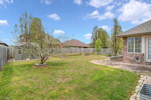 3245 W Brett Drive, Springfield, MO 65810