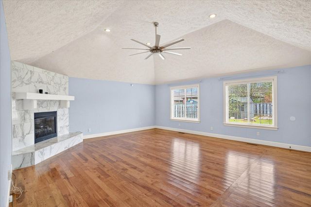 3245 W Brett Drive, Springfield, MO 65810