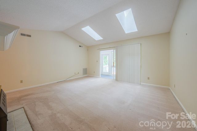 902 Woodlea Court, Asheville, NC 28806