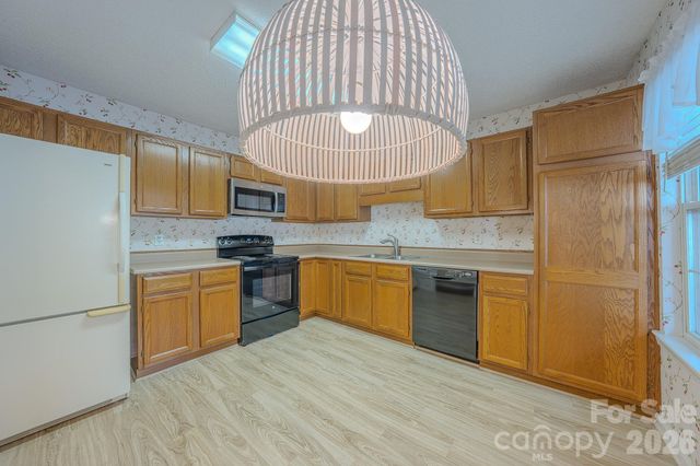 902 Woodlea Court, Asheville, NC 28806