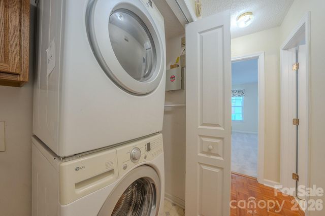 902 Woodlea Court, Asheville, NC 28806