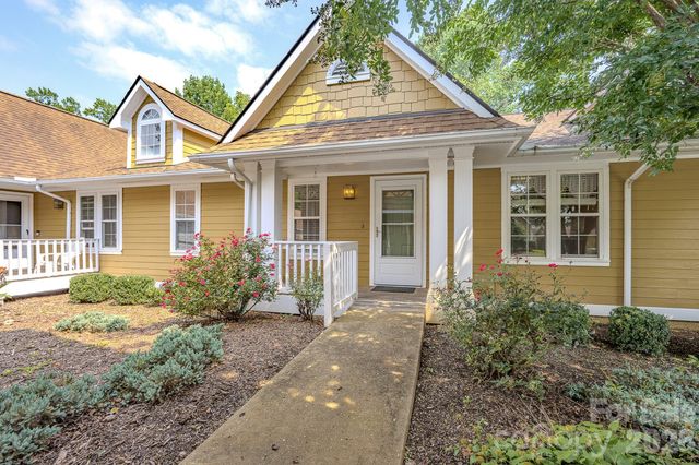902 Woodlea Court, Asheville, NC 28806