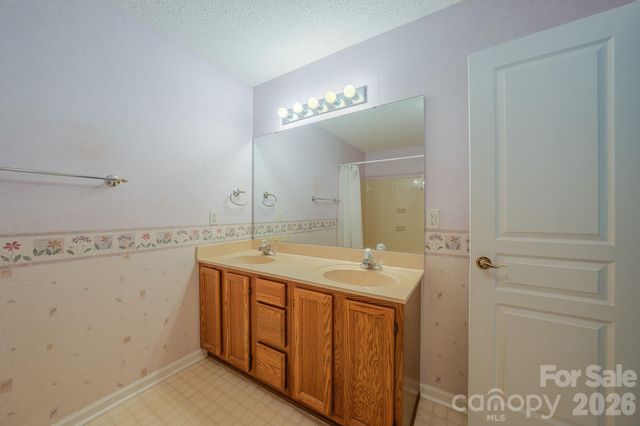 902 Woodlea Court, Asheville, NC 28806