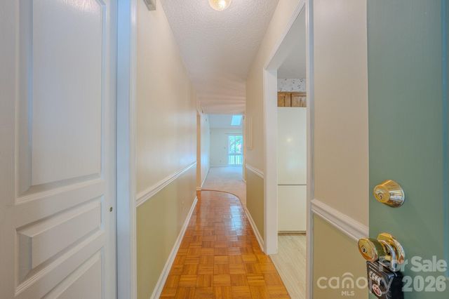 902 Woodlea Court, Asheville, NC 28806