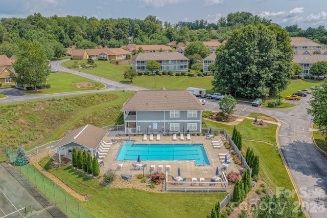 902 Woodlea Court, Asheville, NC 28806
