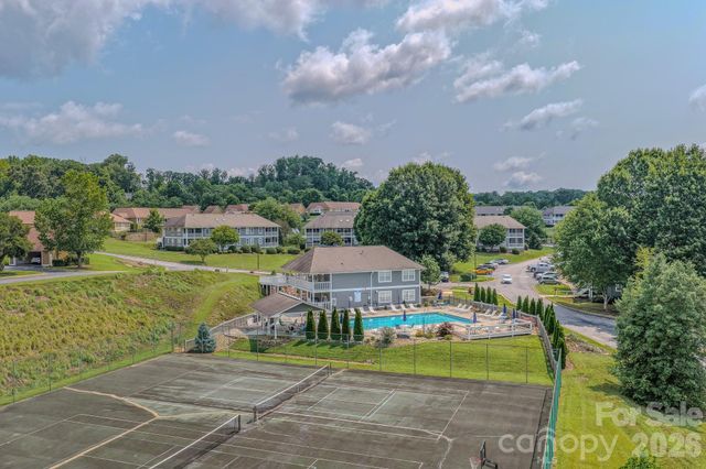 902 Woodlea Court, Asheville, NC 28806