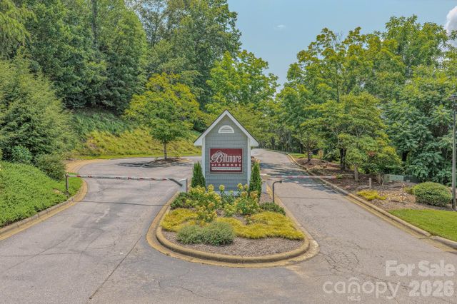 902 Woodlea Court, Asheville, NC 28806