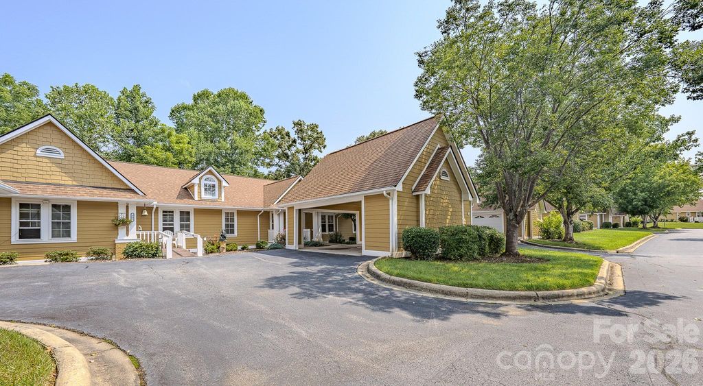 902 Woodlea Court, Asheville, NC 28806