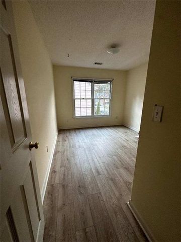 2260 Eagle Nest Bluff, Lawrenceville, GA 30044