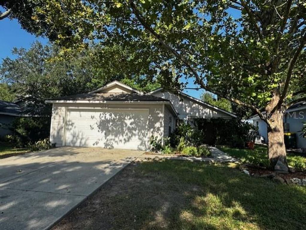 704 KENMOORE COURT, Eustis, FL 32726