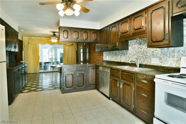 9 Hillside Drive, Girard, OH 44420