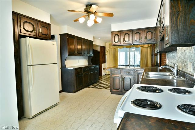 9 Hillside Drive, Girard, OH 44420