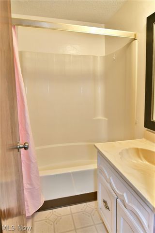 9 Hillside Drive, Girard, OH 44420